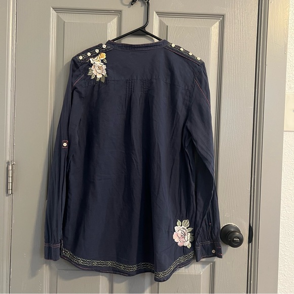 3J Workshop Johnny Was Navy Shirt with Pink Stitching Floral Embroidered Boho - Picture 6 of 8